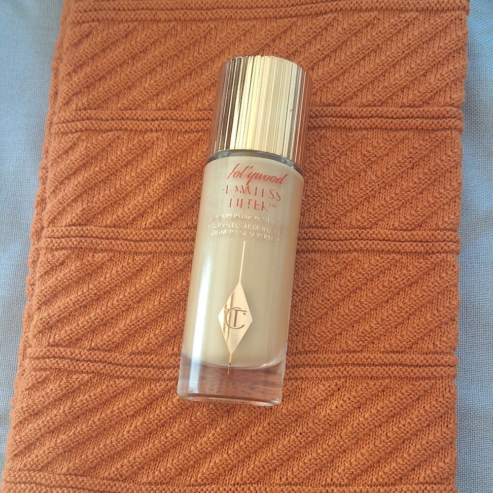 Charlottle Tilbury Hollywood Flawless Filter Shade 4.5 Medium